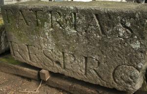 Inscription en l'honneur d'un magistrat par la province des Trois Gaules